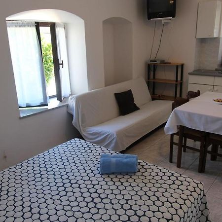 Apartments Eva Malinska Bagian luar foto