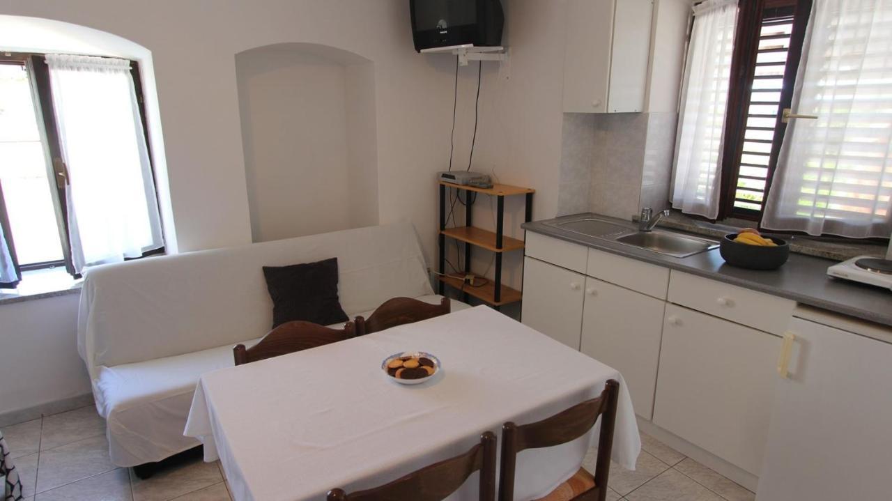 Apartments Eva Malinska Bagian luar foto